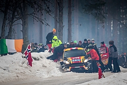 Schwedische Rallyefans im Einsatz © H.Illmer